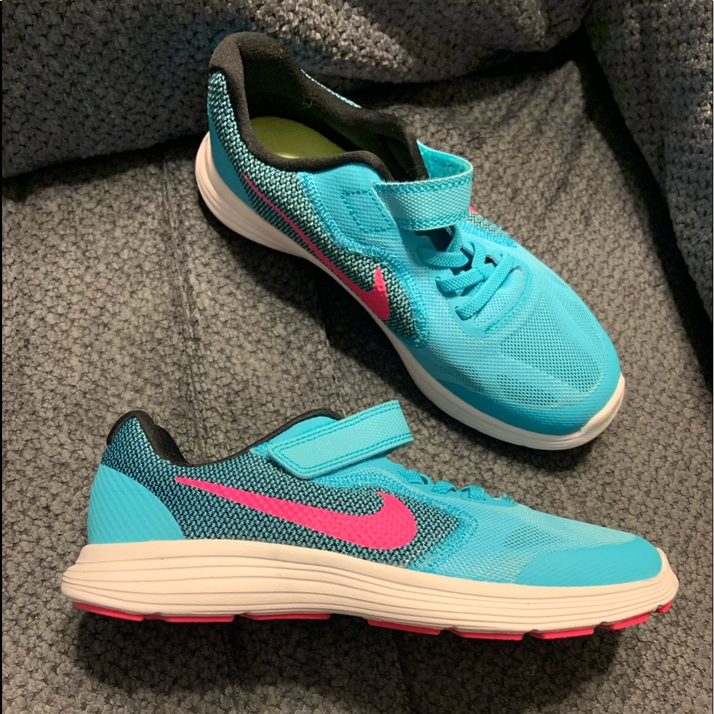 Nike Revolution 3 Shoes (Girls)